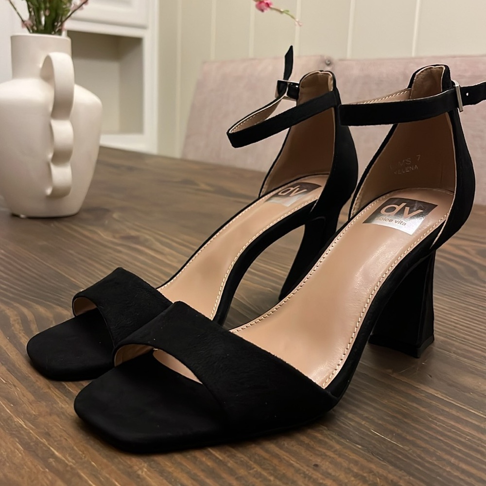 NWT Dolce Vita Black Yelena Heel